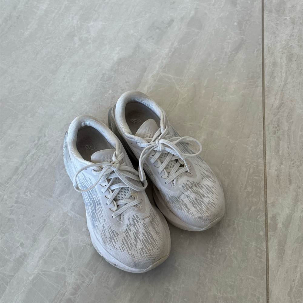 ASICS Novablast 3 Sneakers